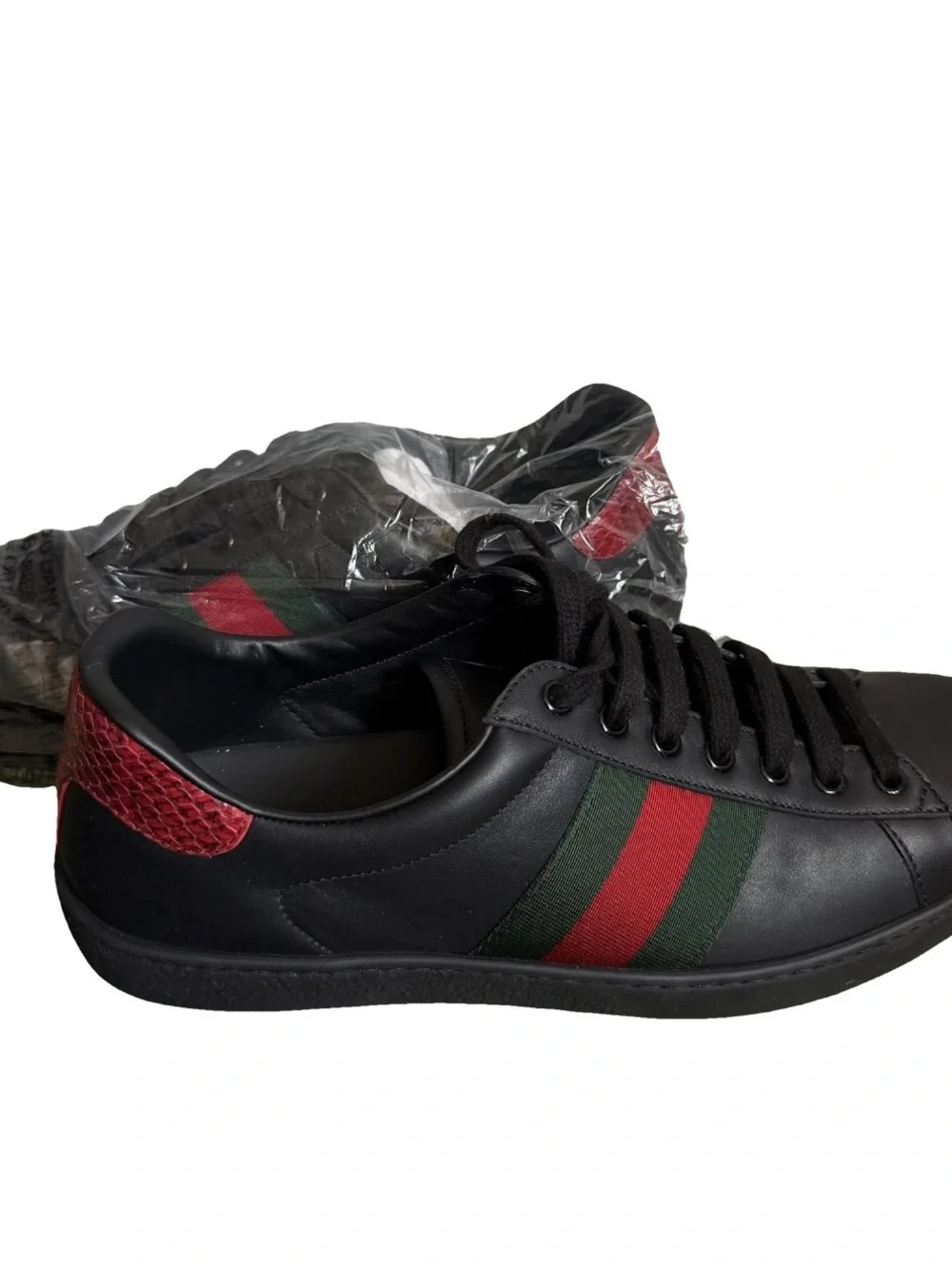 GUCCI ACE Black Leather Sneakers with Green and Red Stripe